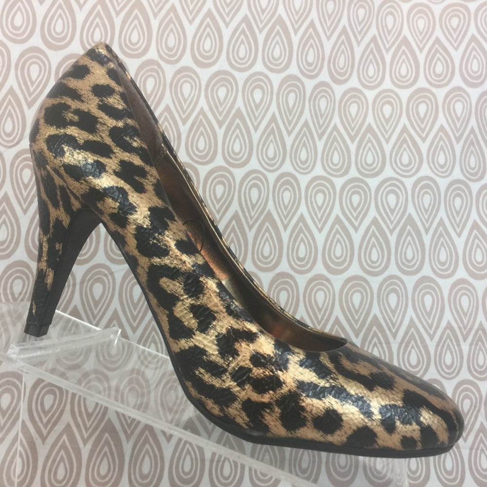 Steve Madden Women's Cheetah Heels Size 8.5 S565